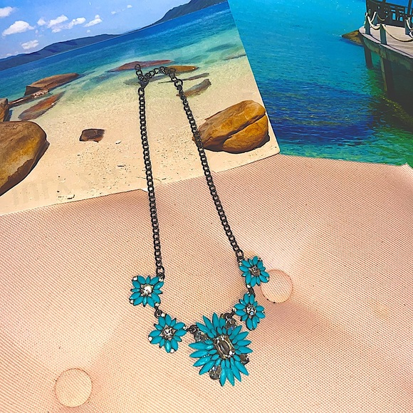 🚫Gifted Turquoise & diamanté sparkle fashion statement necklace on a chain - Picture 2 of 7